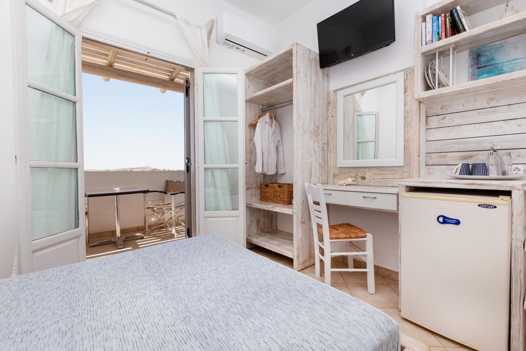 Harama Hotel Schinousa Schoinoussa エクステリア 写真